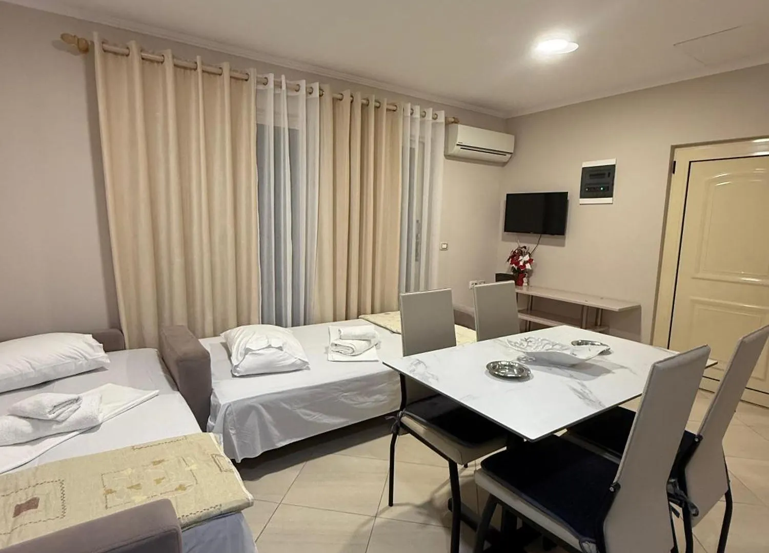 Eleana'S Apartament Sarandë 0*,
